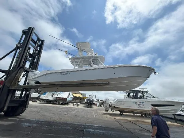 Slide: The Image of Everglades 365 Center Console 2022 - 4