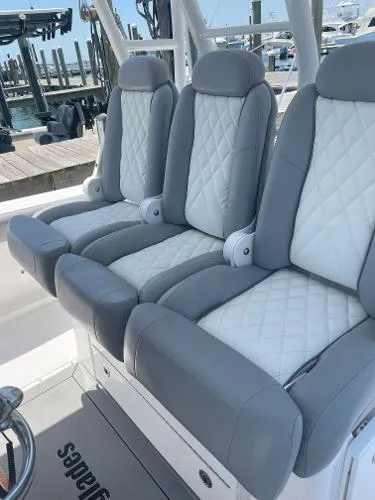 Slide: The Image of Everglades 365 Center Console 2022 - 9