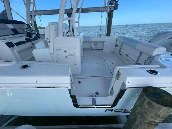 Slide: The Image of Robalo R302 Center Console 2023 - 3