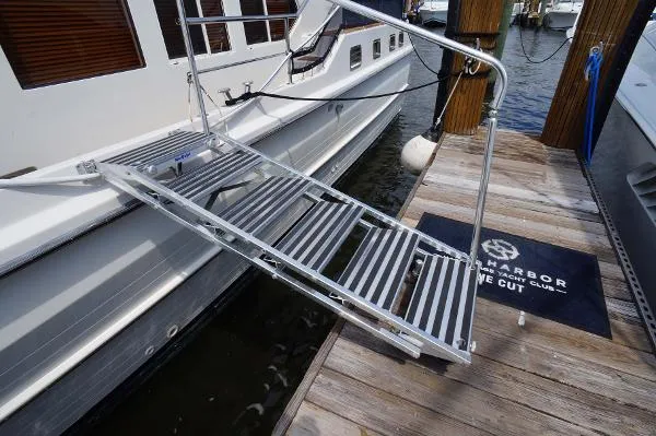 Slide: The Image of Symbol 42' Sun Deck Trawler 2002 - 4