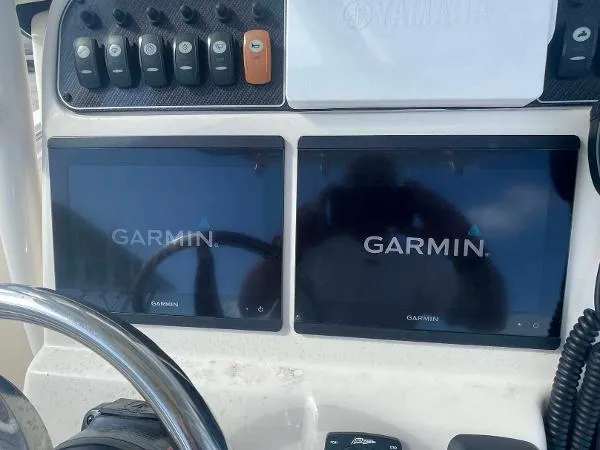 Slide: The Image of Grady-White Fisherman 236 2020 - 5