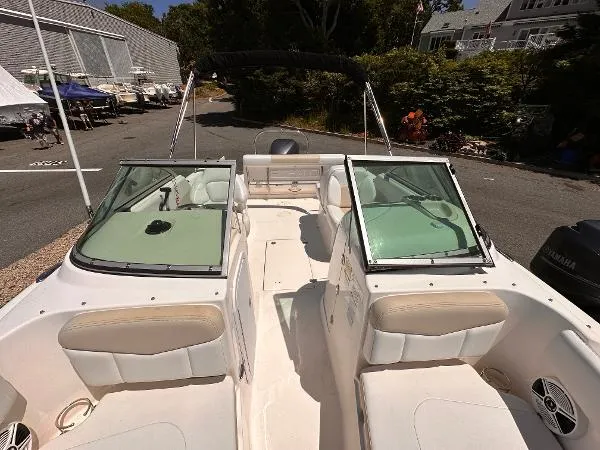 Slide: The Image of Robalo R227 Dual Console 2015 - 10