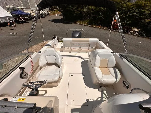 Slide: The Image of Robalo R227 Dual Console 2015 - 7