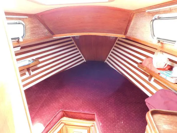 Slide: The Image of Endeavour 35.5 Sloop 1984 - 11