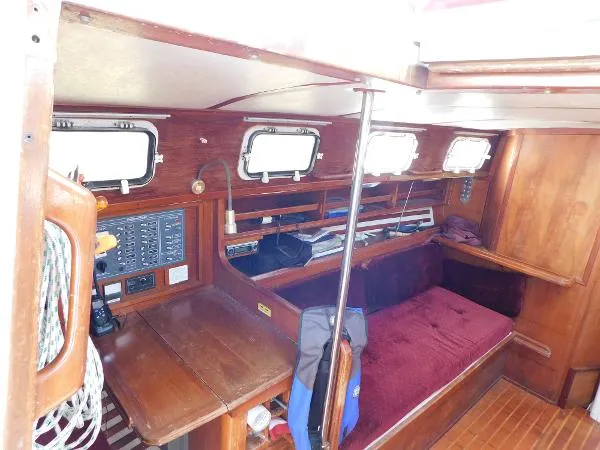 Slide: The Image of Endeavour 35.5 Sloop 1984 - 2