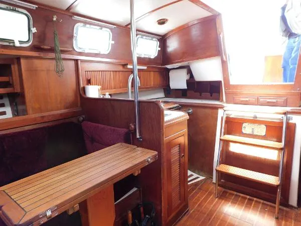 Slide: The Image of Endeavour 35.5 Sloop 1984 - 7