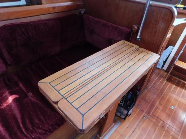 Slide: The Image of Endeavour 35.5 Sloop 1984 - 9