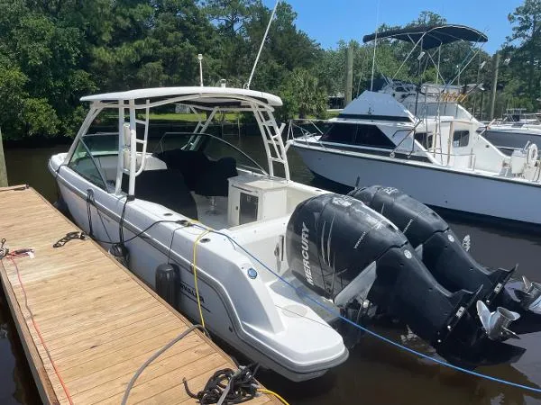Slide: The Image of Boston Whaler 270 Vantage 2016 - 1