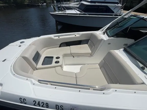Slide: The Image of Boston Whaler 270 Vantage 2016 - 5
