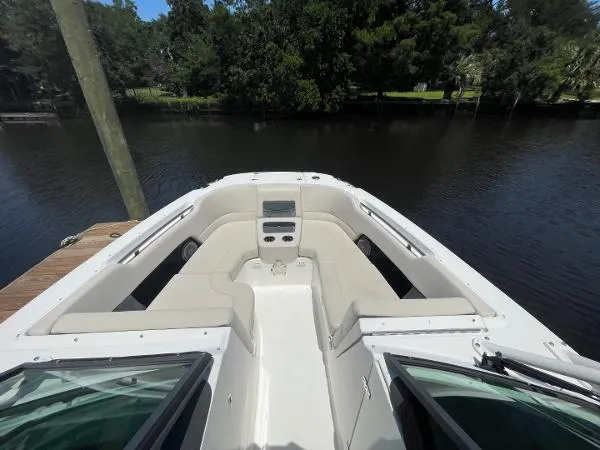 Slide: The Image of Boston Whaler 270 Vantage 2016 - 6