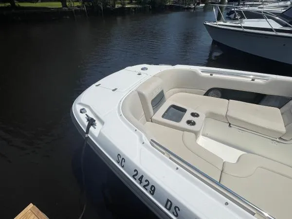 Slide: The Image of Boston Whaler 270 Vantage 2016 - 7