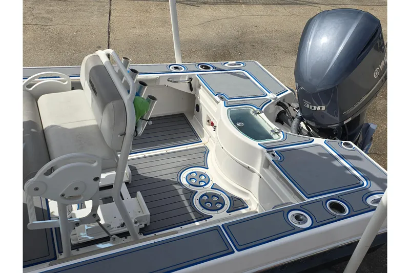 Slide: The Image of 2012 Everglades 243 Center Console boat with Yamaha 300 engine, featuring seating and deck details. - 9