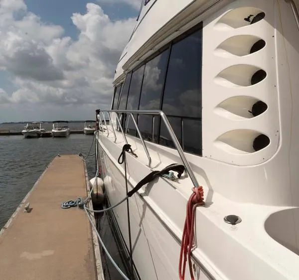 Slide: The Image of Carver Yachts 570 Voyager Pilothouse 2002 - 5