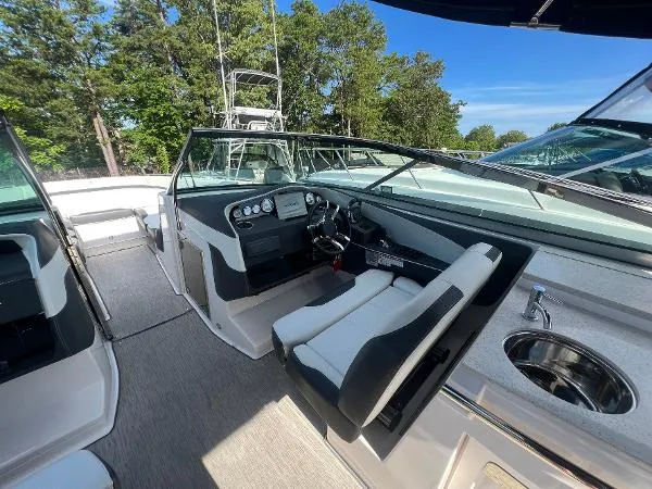 Slide: The Image of Regal 3200 Bowrider 2016 - 5