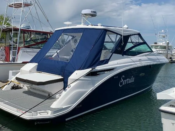 Slide: The Image of Sea Ray Sundancer 320 2020 - 0