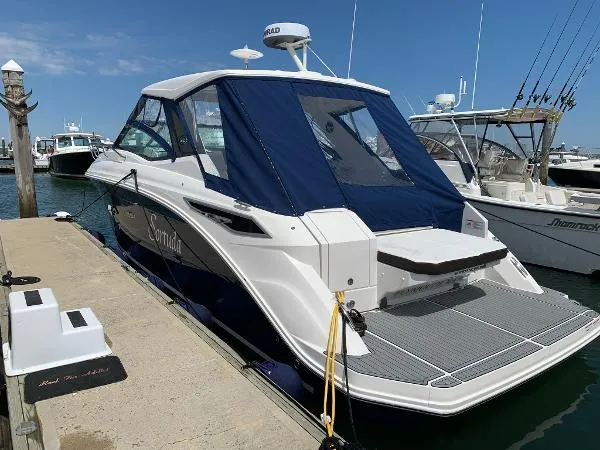Slide: The Image of Sea Ray Sundancer 320 2020 - 1
