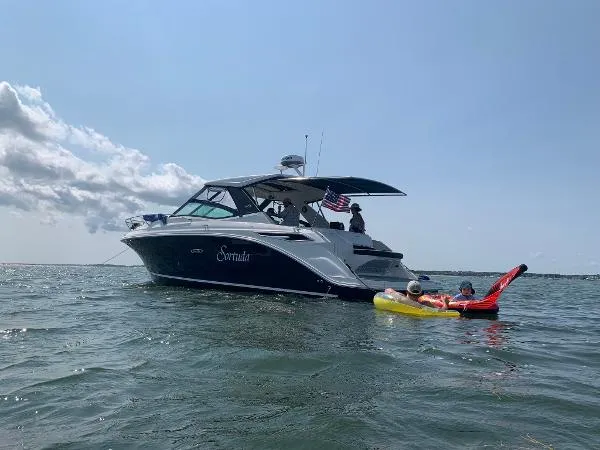 Slide: The Image of Sea Ray Sundancer 320 2020 - 2