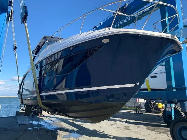Slide: The Image of Sea Ray Sundancer 320 2020 - 4