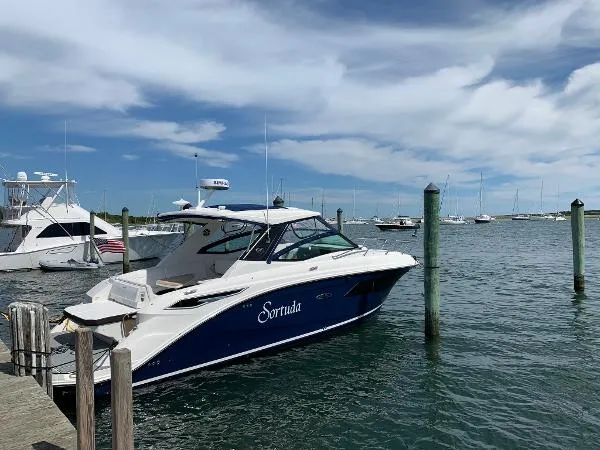 Slide: The Image of Sea Ray Sundancer 320 2020 - 5