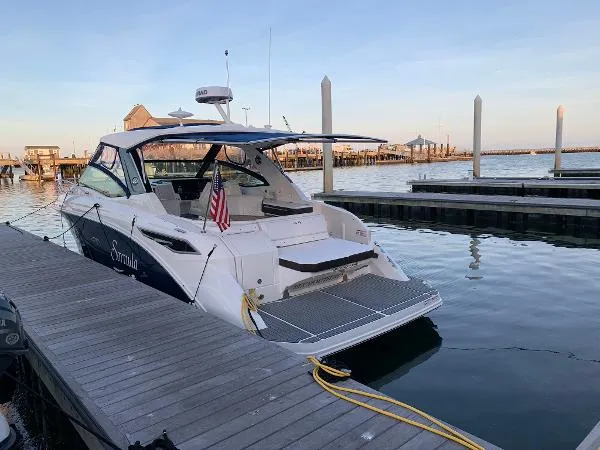 Slide: The Image of Sea Ray Sundancer 320 2020 - 7