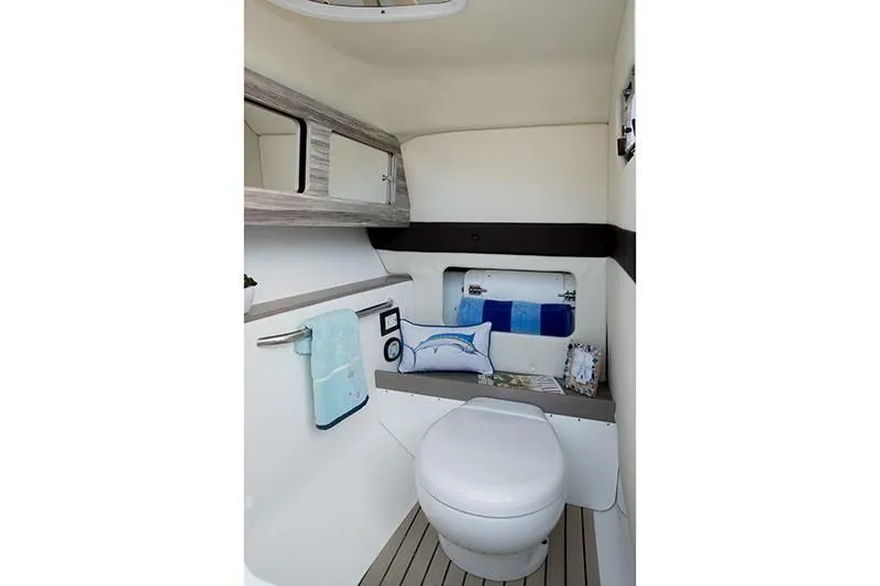 Slide: The Image of Edgewater 248 CX 2018 - 8