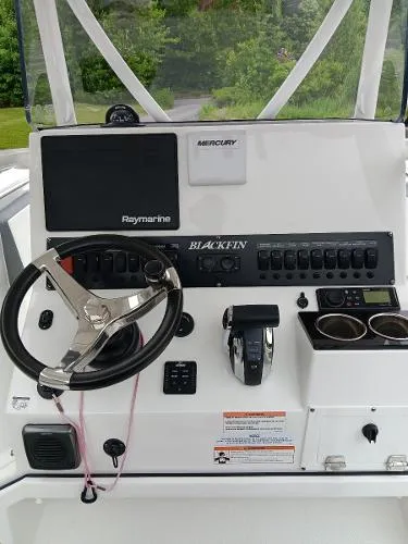 Slide: The Image of Blackfin 242 CC 2019 - 9