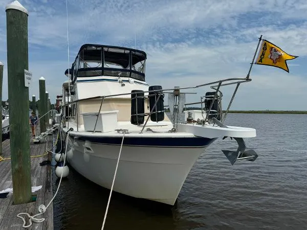 Slide: The Image of Hatteras 43 Motor Yacht 1986 - 1
