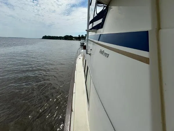 Slide: The Image of Hatteras 43 Motor Yacht 1986 - 10