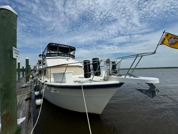 Slide: The Image of Hatteras 43 Motor Yacht 1986 - 2