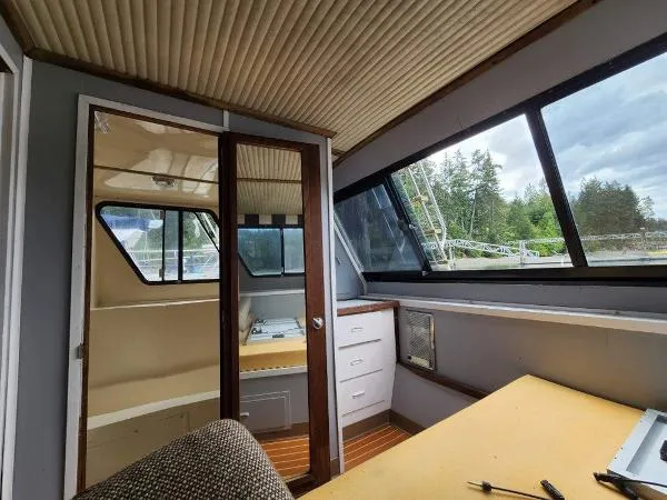 Slide: The Image of Blue Water 51 Coastal Cruiser 1985 - 11