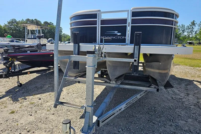 Slide: The Image of 2023 Bennington 21 SLX pontoon boat on trailer in outdoor setting. - 15