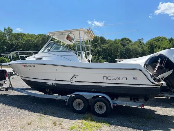 Slide: The Image of Robalo 2440 1993 - 3