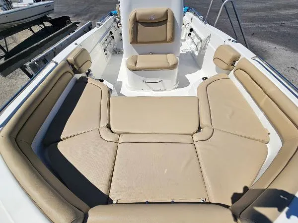 Slide: The Image of NauticStar 211 Hybrid 2019 - 4