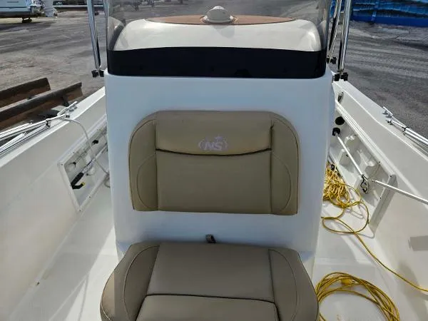 Slide: The Image of NauticStar 211 Hybrid 2019 - 8