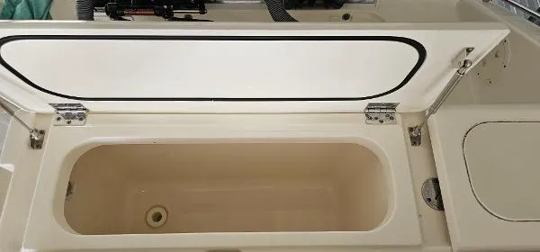 Slide: The Image of Pursuit C 260 Center Console 2014 - 11