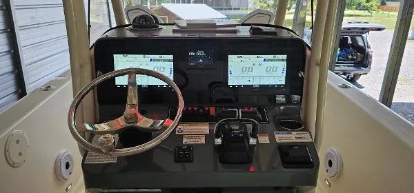 Slide: The Image of Pursuit C 260 Center Console 2014 - 3