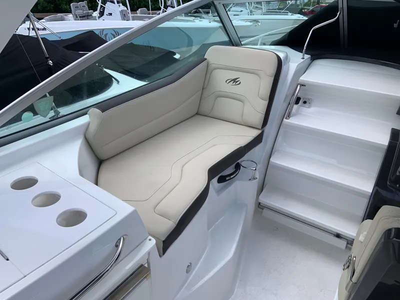 Slide: The Image of Monterey 295 Sport Yacht 2016 - 1