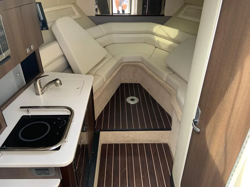 Slide: The Image of Monterey 295 Sport Yacht 2016 - 9