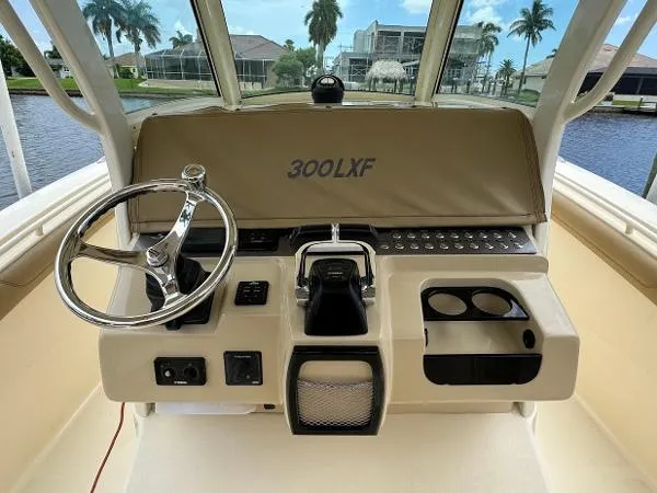 Slide: The Image of Scout 300 LXF 2015 - 11