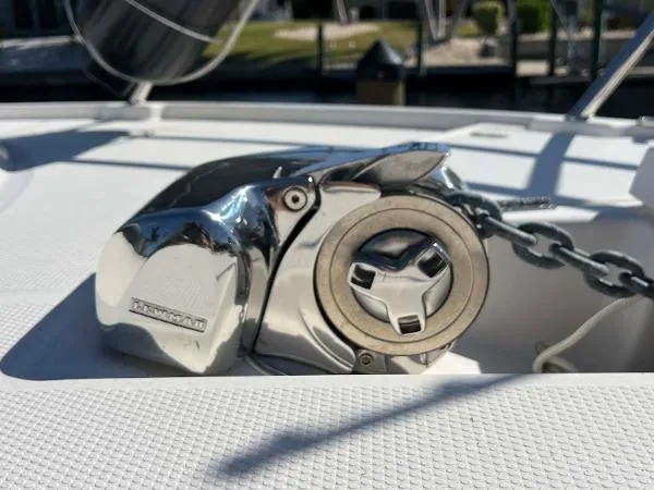 Slide: The Image of Cutwater C-28 LE 2020 - 2