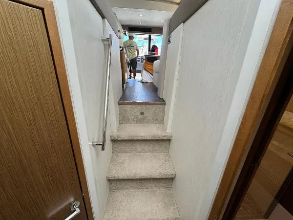 Slide: The Image of Sea Ray Sundancer 460 2017 - 8
