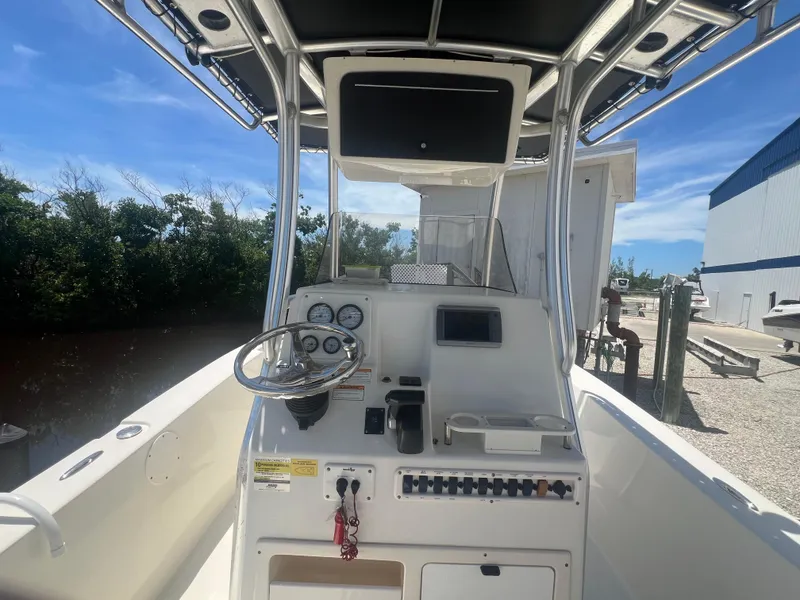 Slide: The Image of NauticStar 2200 Offshore 2011 - 6