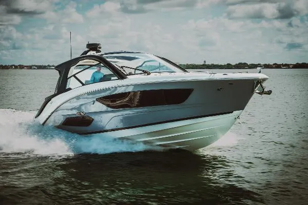 Slide: The Image of Sea Ray Sundancer 370 OB 2023 - 3
