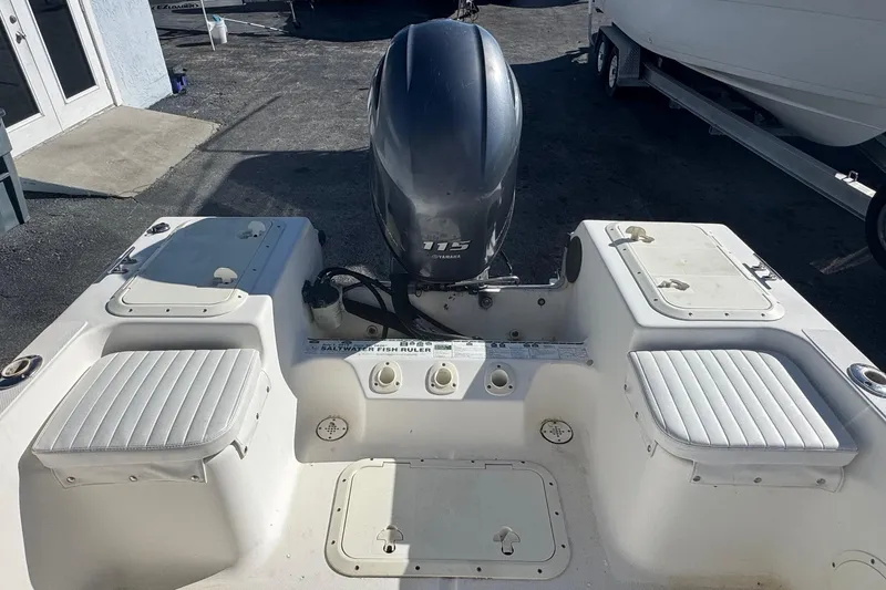Slide: The Image of 2001 Sea Fox 195 Bay Fisher boat with Yamaha 115 engine, rear seating view. - 25