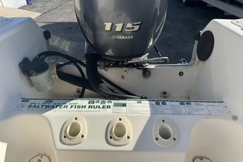 Slide: The Image of Sea Fox 195 Bay Fisher 2001 boat with Yamaha 115 engine and saltwater fish ruler. - 28