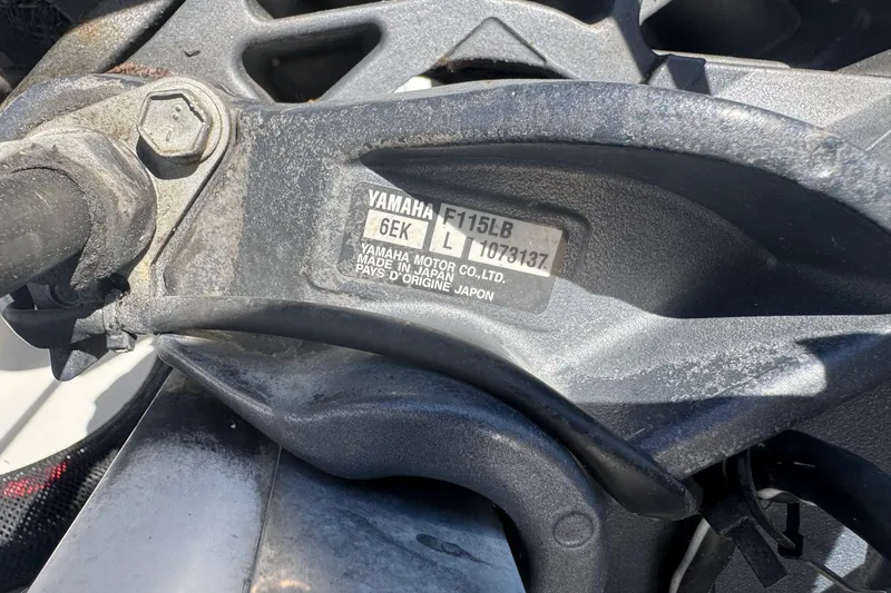Slide: The Image of Close-up of Yamaha motor part on 2001 Sea Fox 195 Bay Fisher boat. - 32