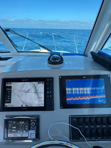 Slide: The Image of Boston Whaler 315 Conquest 2015 - 5