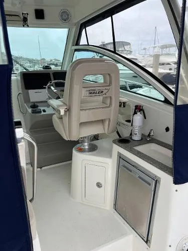 Slide: The Image of Boston Whaler 315 Conquest 2015 - 6