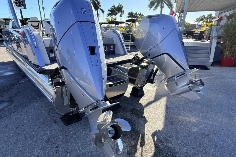 Slide: The Image of 2026 Avalon Excalibur boat with twin Mercury 425hp V-10 engines and joystick control. - 10