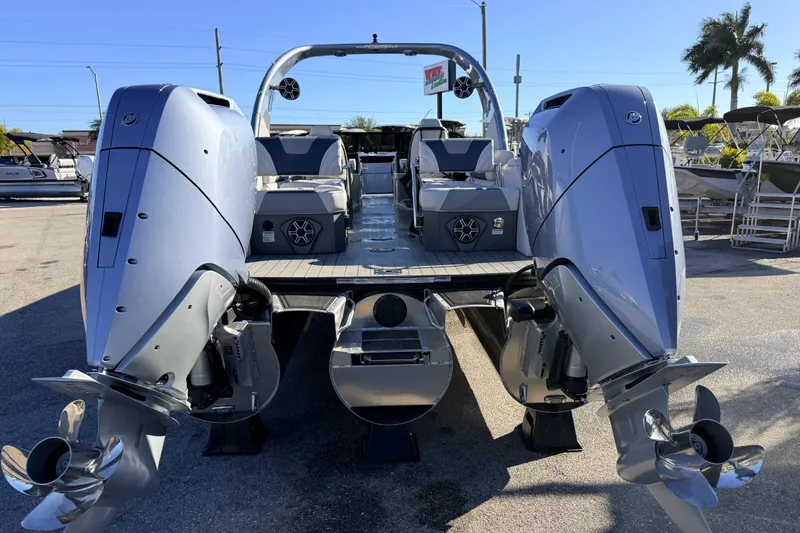 Slide: The Image of 2026 Avalon Excalibur boat with twin Mercury 425hp V-10 engines and joystick control. - 8